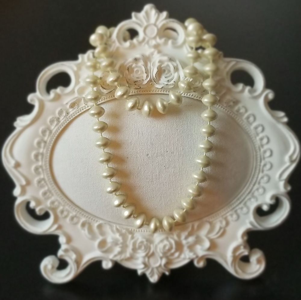 💲5️⃣ in 🛍️of4+  Squished Faux Pearl Necklace